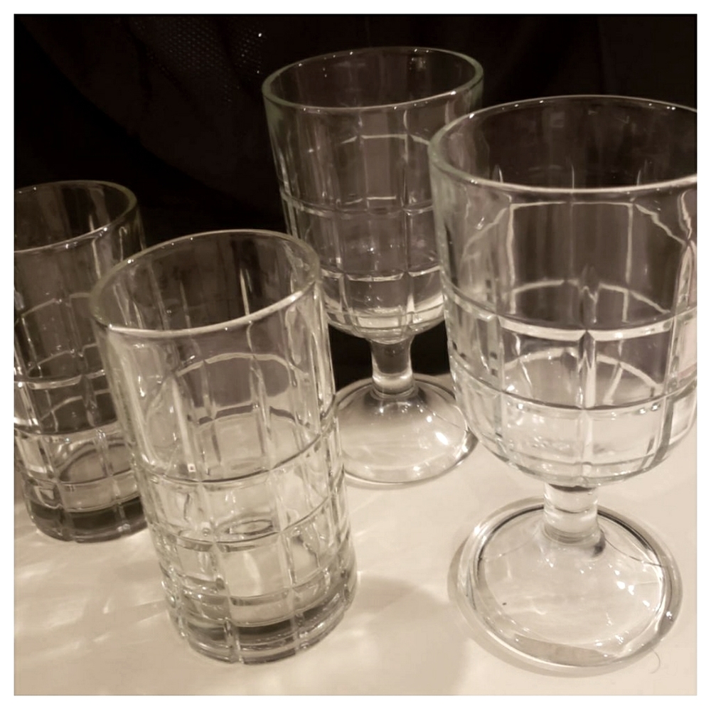 Four Drinking Glasses, 2 Stemmed, 2 Stemless